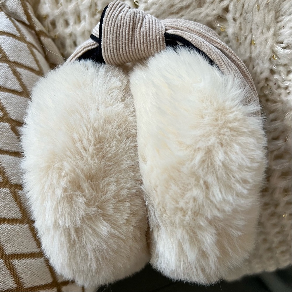 NWT Beautiful ADRIENNE LANDAU Soft FLUFFY Warm COZY Creamy EAR MUFFS - Picture 13 of 13